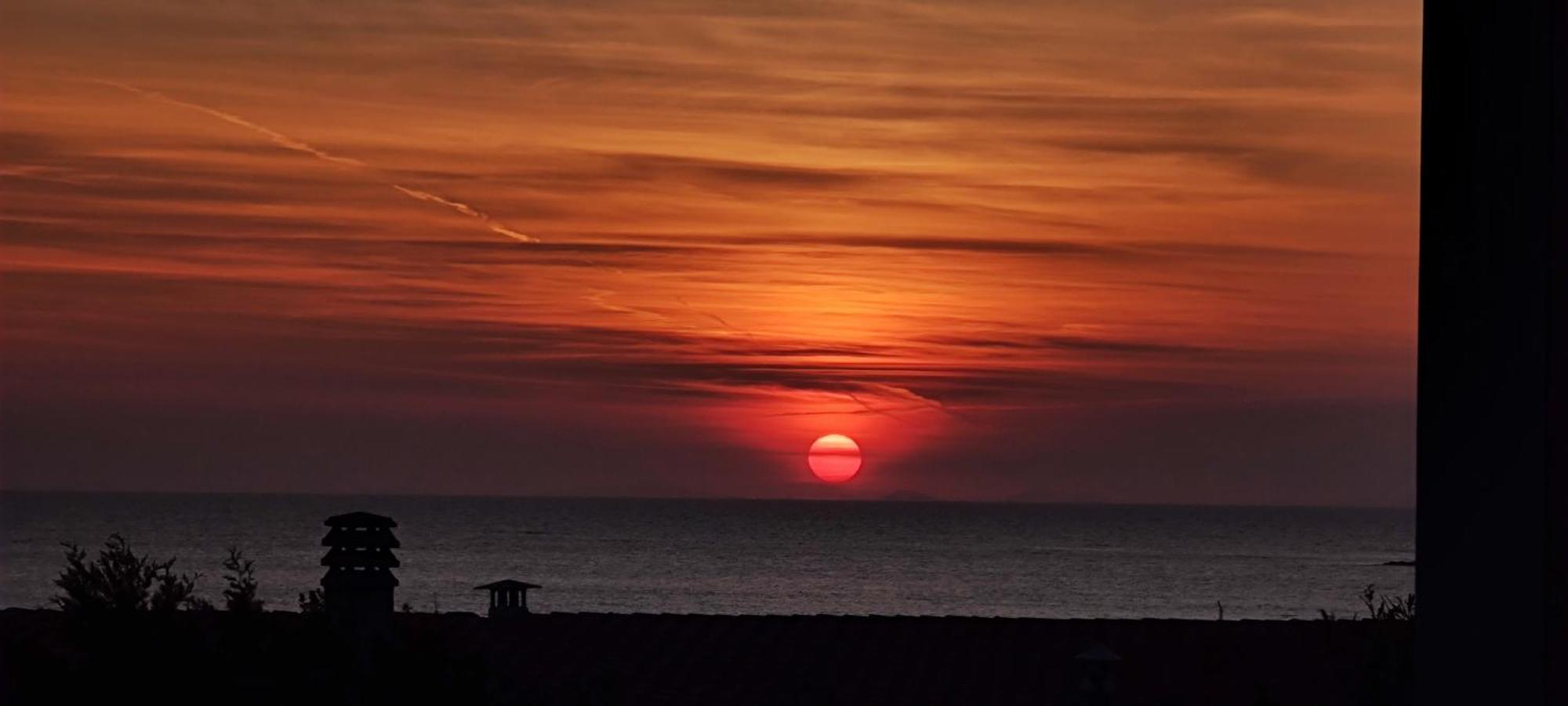 Vista Tramonto Isola Rossa A Due Passi Dalla Spiaggia Villa Luaran gambar